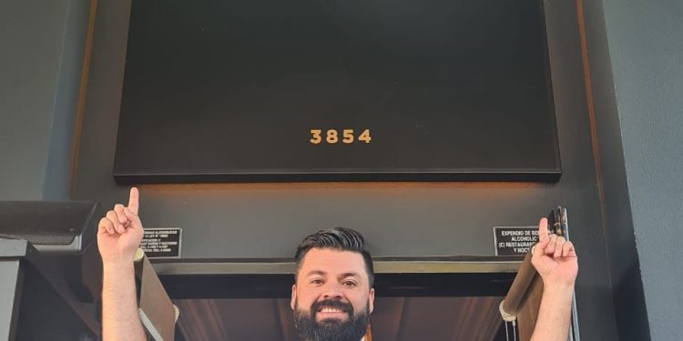 Diego González, Chef Ejecutivo de Lorenza Bistró “Lorenza es un lugar donde se puede jugar y echar a volar la imaginación para crear nuevas experiencias culinarias”