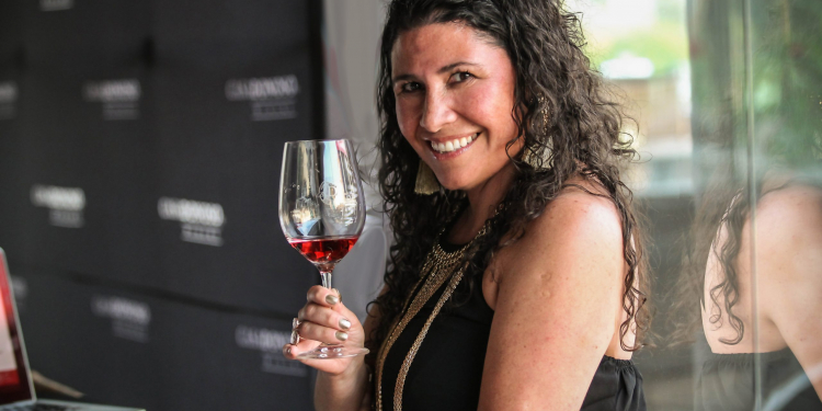 Carolina Leiva Yañez: Directora y fundadora de bar. ideas “Disfruto de conocer cada proyecto enológico que hay en el país y su diversidad”