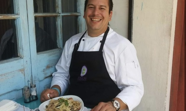 Carlos Martínez, Chef asesor de restaurantes:  “Con la pandemia, tanto dueños como dueñas de casa y cocineros comenzaron a experimentar  y a mostrar más su trabajo”