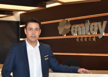 Leandro Moller Foster, gerente general de operaciones en Antay Hotel & Spa de Arica:  “La correcta actitud frente al trabajo y las dificultades del día a día, es fundamental para crecer al interior de una organización”