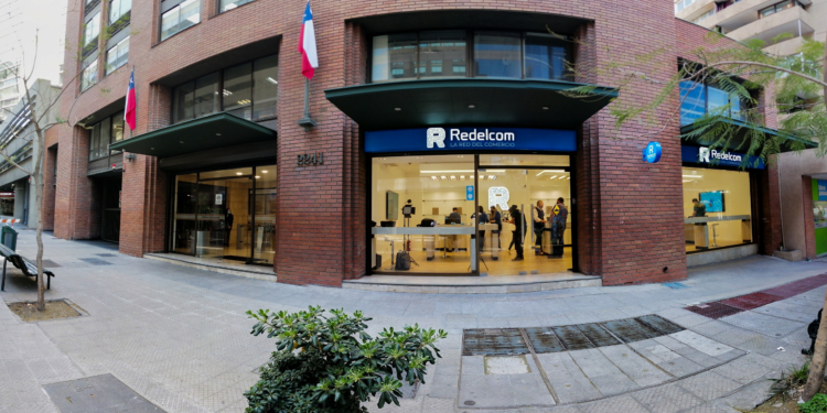 Más que un terminal de pago, una completa Caja Registradora: RedelCom inaugura moderno showroom para ofrecer soluciones rápidas a sus clientes