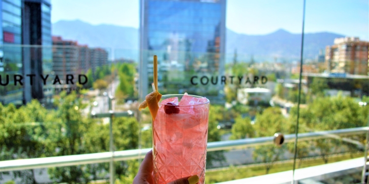 Disfruta las mejores tardes de terraza en Courtyard Santiago