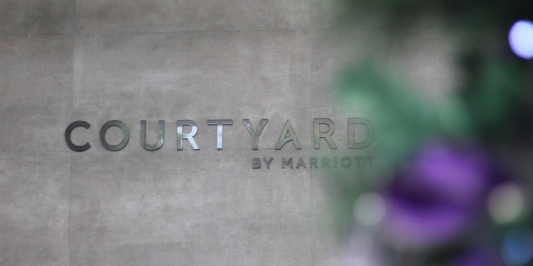En Courtyard by Marriott Santiago:  Vive una Navidad con sentido y ayudando a quienes  más lo necesitan