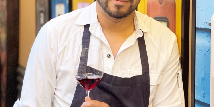 Juan Andrés García, chef ejecutivo y socio  de Sarita Colonia, Fe Restorán y Barra la Java:  “La pandemia tanto para mis socios como para mí fue una oportunidad, si bien fue complejo, ayudó a seguir cosechando tu camino”