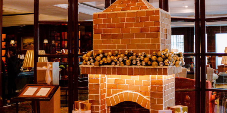 Vive una Navidad con sentido en The Ritz-Carlton, Santiago y su chimenea de galletas de jengibre