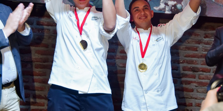 El chef Nicolás Santa María de Culinary y Roberto Vallejos del Hotel Mandarin Oriental se adjudicaron el Concurso Nacional de Gastronomía