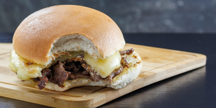 Celebra el “Día Nacional del Barros Luco”, el sandwich favorito de todos los chilenos