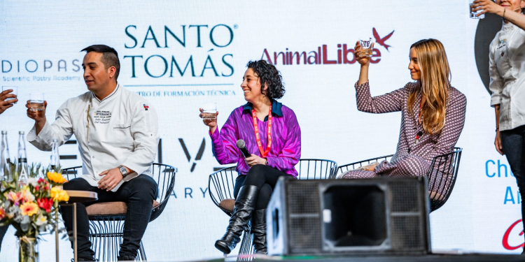 Andes Mountains Water destaca en Congreso Chile Plant-Based por su elegancia y sofisticación