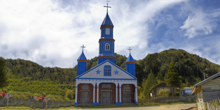 Mes del Patrimonio Mundial: cómo viajar a las fascinantes iglesias de Chiloé