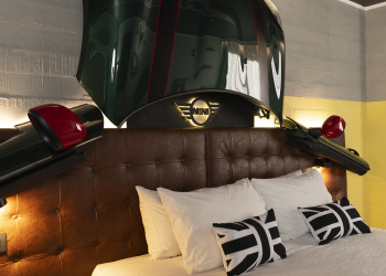 MINI celebra sus 65 años lanzando habitación temática de la marca en Pullman Santiago El Bosque  100% en la marca