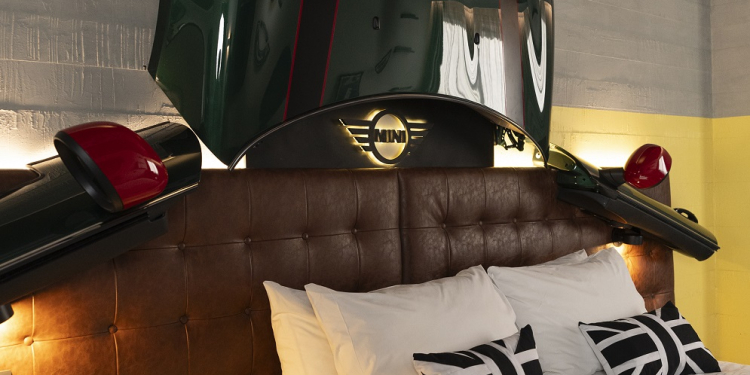MINI celebra sus 65 años lanzando habitación temática de la marca en Pullman Santiago El Bosque  100% en la marca