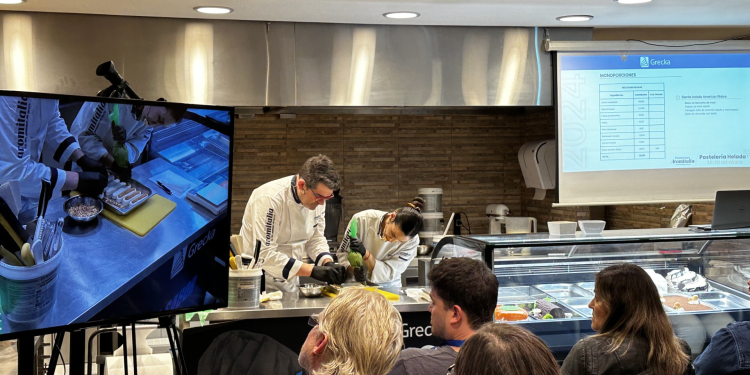 Organizada por Grecka:  Más de 70 personas asistieron a la Masterclass de Pastelería Helada