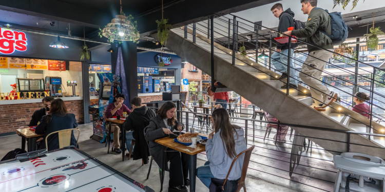 Patio Bellavista diversifica su oferta con nueva propuesta que combina buena comida, entretención y precios accesibles