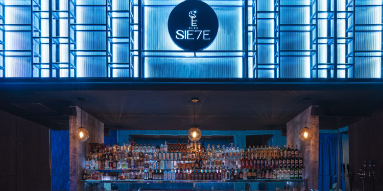 Club Siete: el nuevo bar que reinventa la noche santiaguina