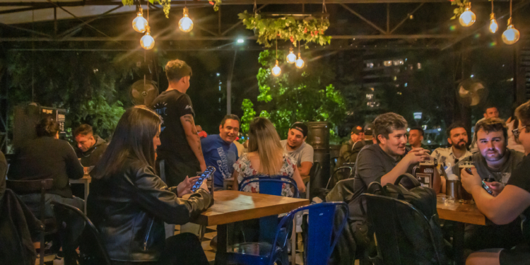 Nuevas experiencias turísticas guiadas invitan a recorrer Bellavista y Plaza Ñuñoa