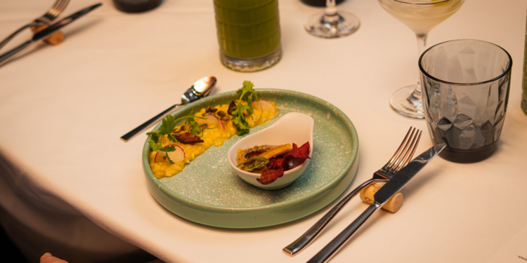 Pullman eleva los sabores andinos en una cena plant-based creada por 5 chefs internacionales