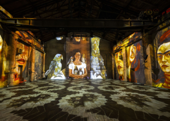 “Viva Frida Kahlo” debutó en Santiago transformando el Club de la Unión en un universo 360°