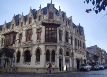 Casacien, café y arquitectura renovada en barrio Dieciocho
