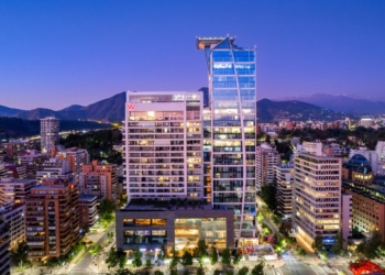 W Santiago consolida su posicionamiento global con nuevas nominaciones en los principales premios de la industria hotelera