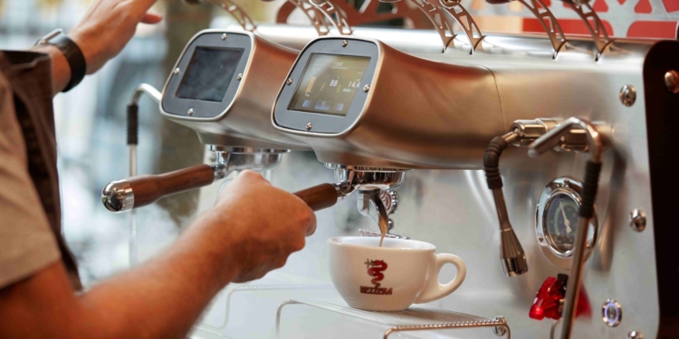 La tecnología detrás de una buena taza: cafeterías chilenas apuestan por las mejores máquinas espresso