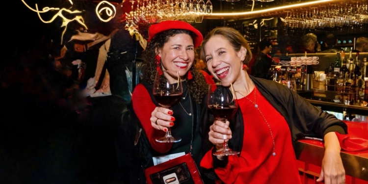 Dos chilenas vuelven a destacar entre los referentes internacionales de la comunicación del vino