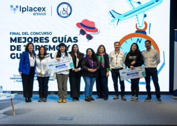 Iplacex y Feguitur premiaron a los mejores guías de turismo de Chile