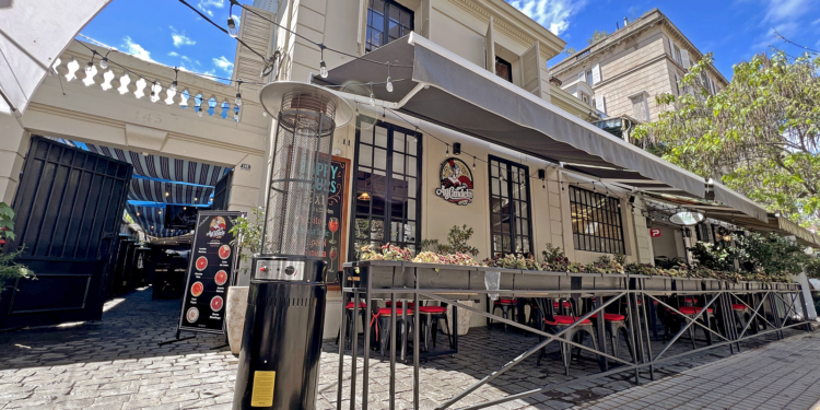 Ay Candela: España se vive entre tapas, paellas y una experiencia que invita a quedarse