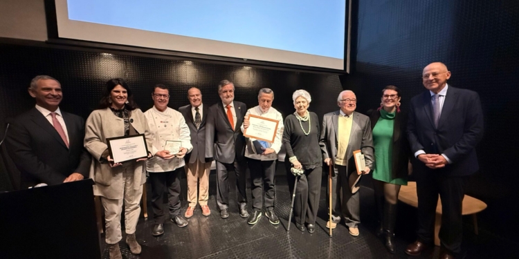 Academia Gastronómica de Chile premió a Augusto Merino, Guillermo Rodríguez e INACAP por su aporte a la gastronomía chilenan