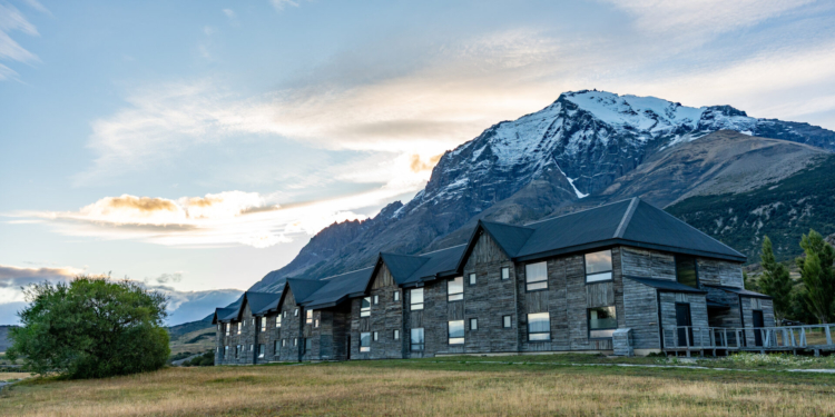 Torres del Paine gana un nuevo «Óscar del turismo»: Las Torres es elegido Hotel Ecológico Líder de Sudamérica